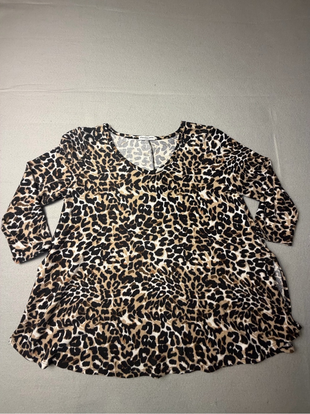 cha cha vente Leopard Print V-Neck Long Sleeve Top - Brown & Black